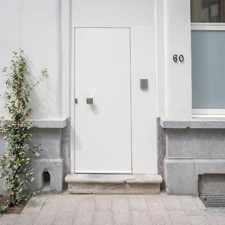 Shway - The Red With Pearls Appartement Antwerpen Buitenkant foto