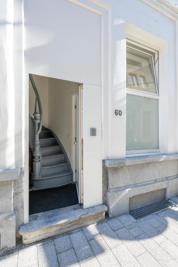Shway - The Red With Pearls Appartement Antwerpen Buitenkant foto