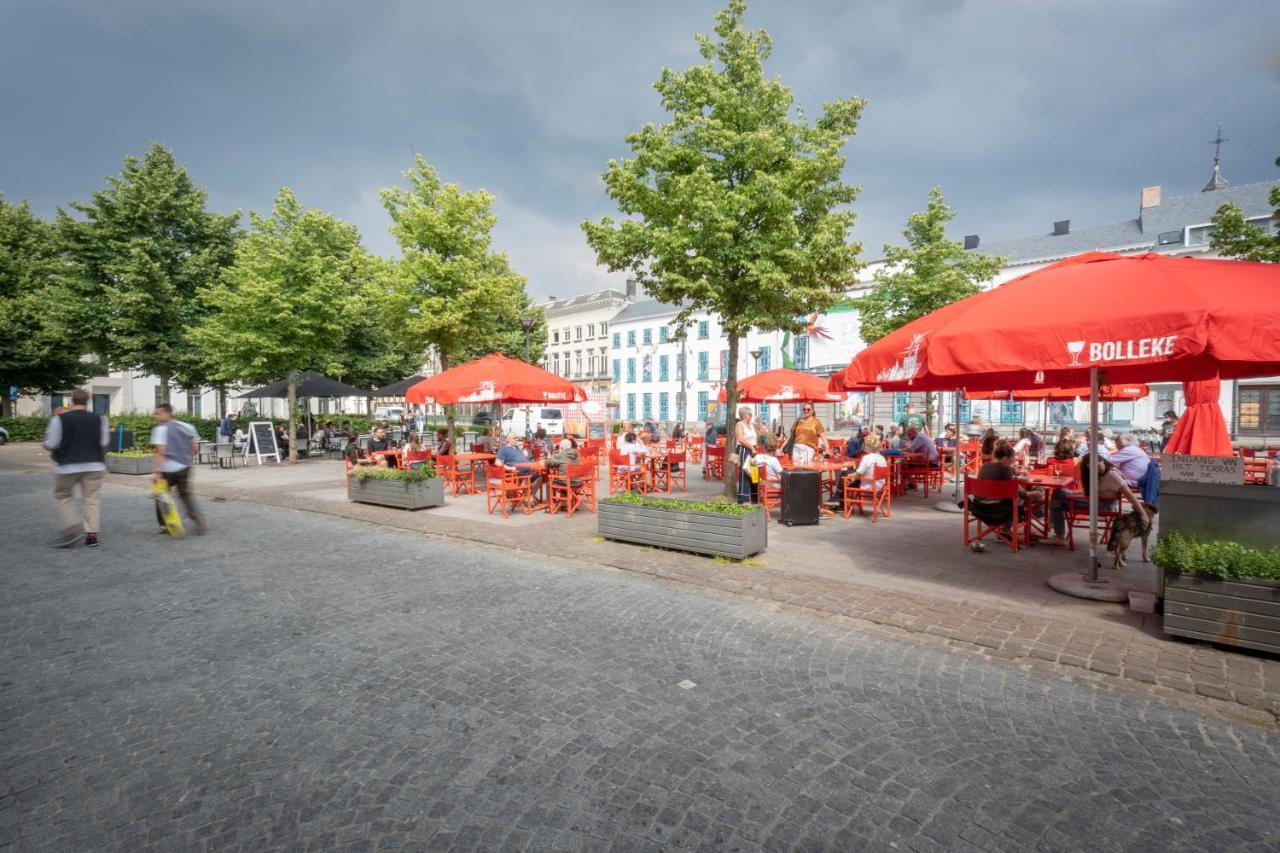 Shway - The Red With Pearls Appartement Antwerpen Buitenkant foto