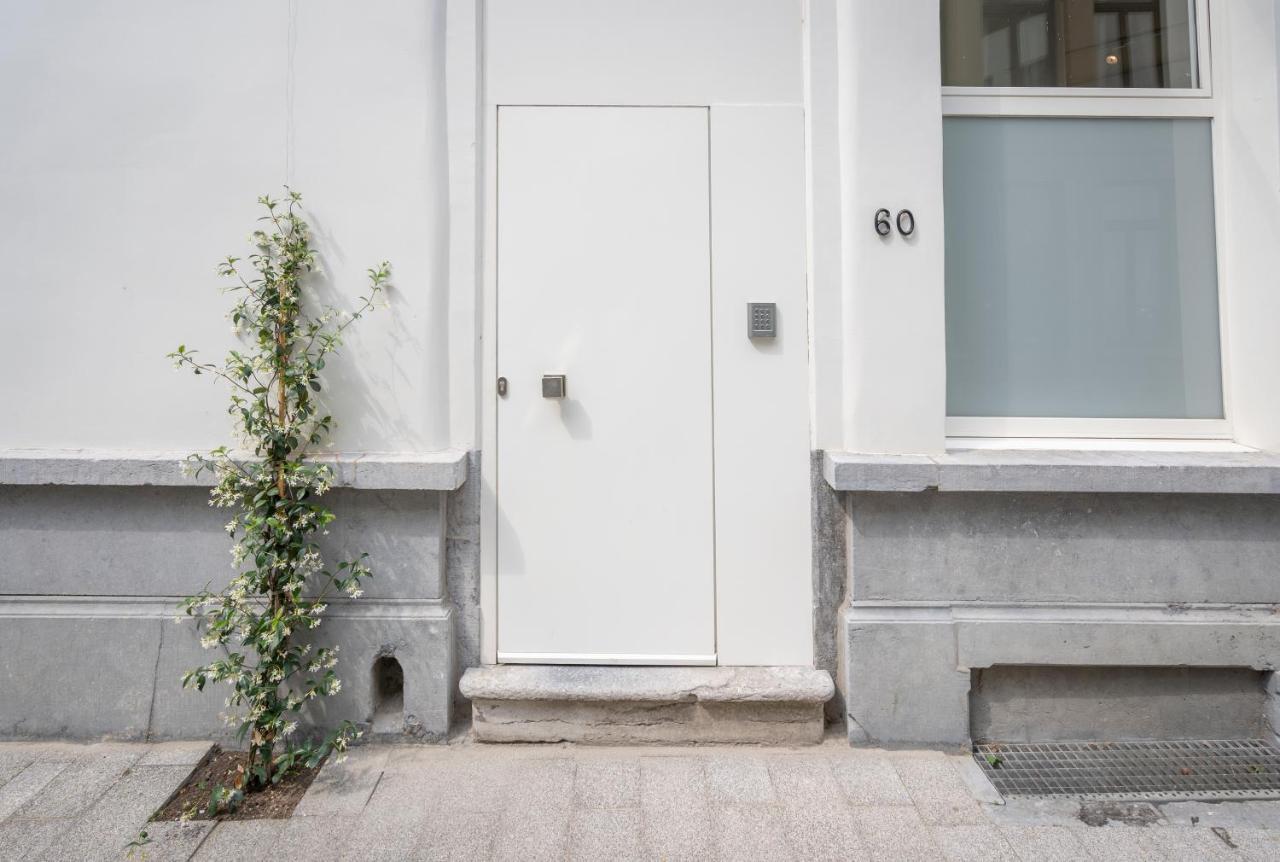 Shway - The Red With Pearls Appartement Antwerpen Buitenkant foto