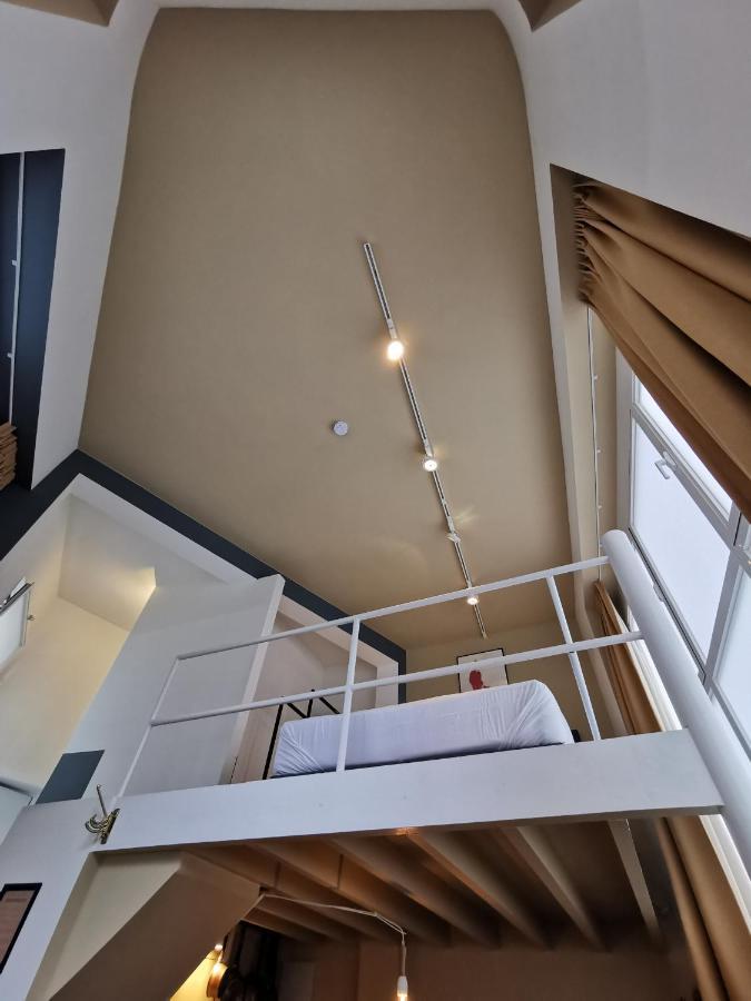 Shway - The Red With Pearls Appartement Antwerpen Buitenkant foto