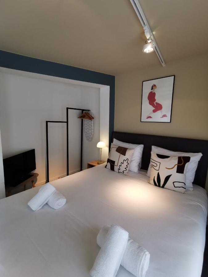 Shway - The Red With Pearls Appartement Antwerpen Buitenkant foto