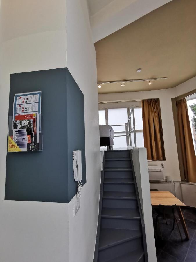 Shway - The Red With Pearls Appartement Antwerpen Buitenkant foto