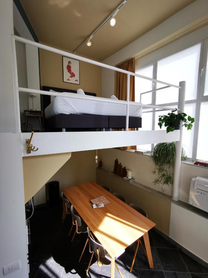 Shway - The Red With Pearls Appartement Antwerpen Buitenkant foto