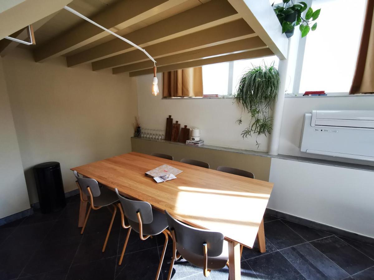 Shway - The Red With Pearls Appartement Antwerpen Buitenkant foto
