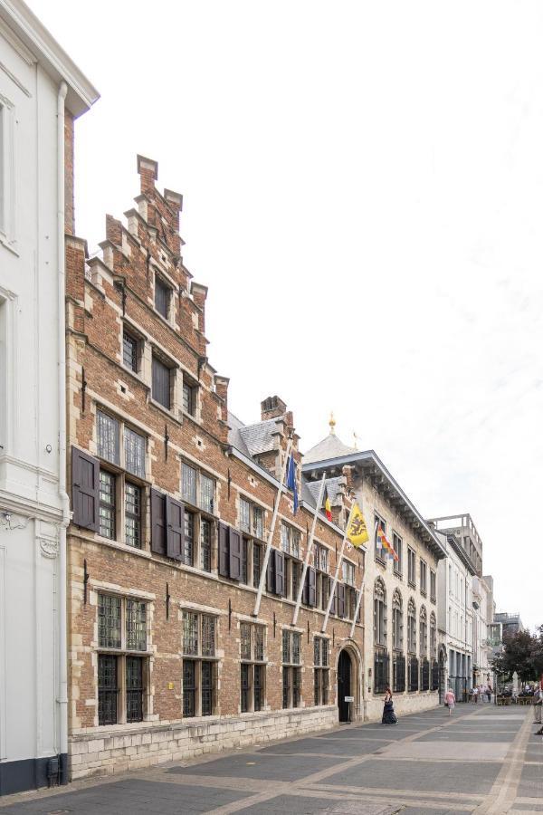 Shway - The Red With Pearls Appartement Antwerpen Buitenkant foto